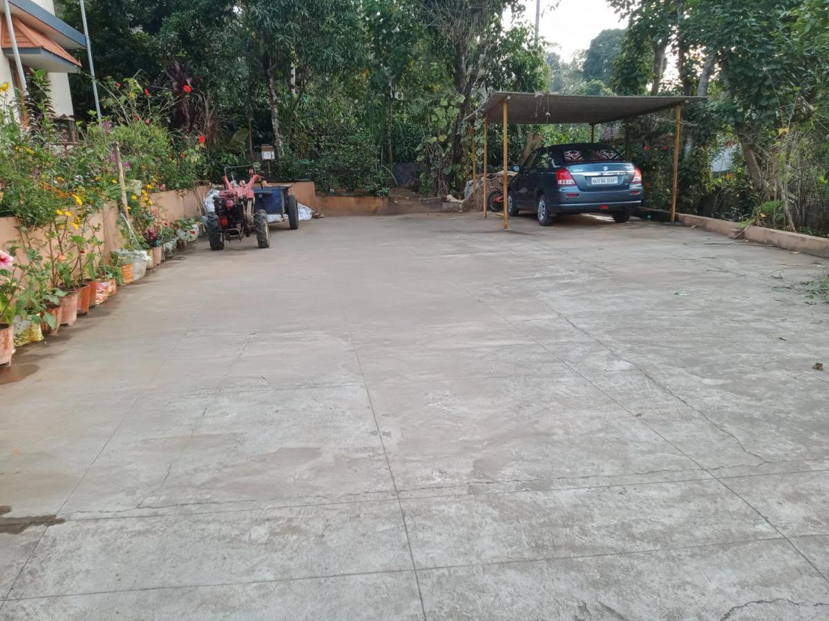 Krishna Kuteera Apartment Siddāpur Екстериор снимка