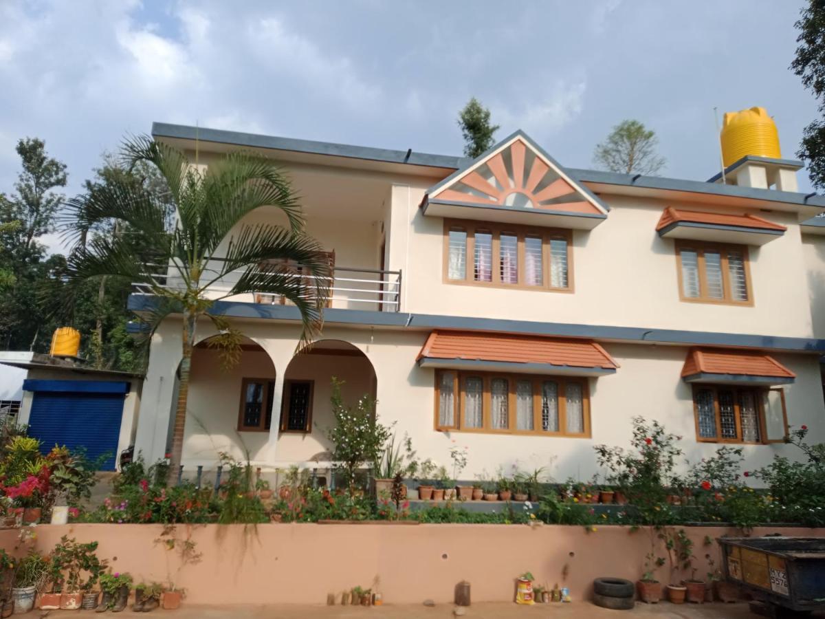 Krishna Kuteera Apartment Siddāpur Екстериор снимка